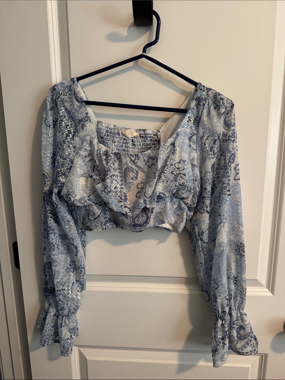 Altar'd State Light Blue Paisley Long-Sleeve Crop Top